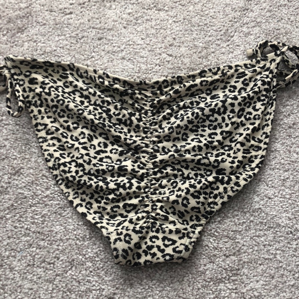 Bikini - Picture 4 of 4